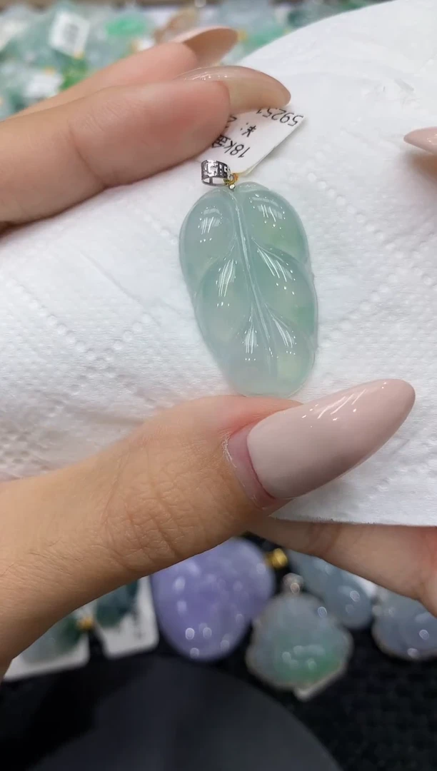 颈饰18K金镶嵌翡翠111111111111