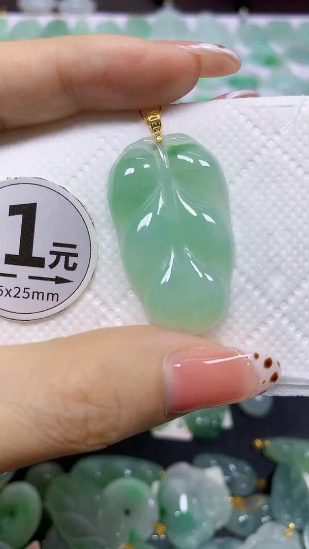 颈饰18K金镶嵌翡翠 天然翡翠A货