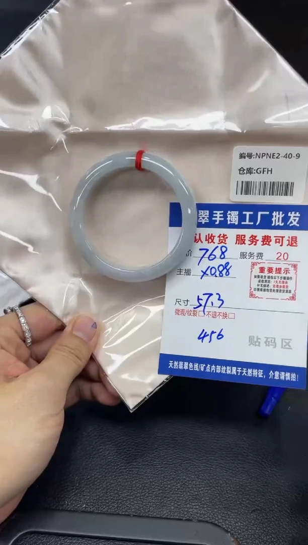 未镶嵌手镯翡翠趁***_翡翠手镯