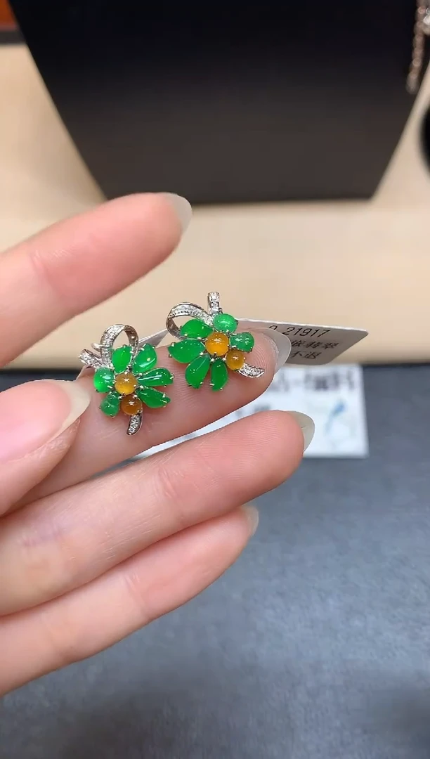 18K金镶嵌翡翠耳饰花开富贵【无服务费