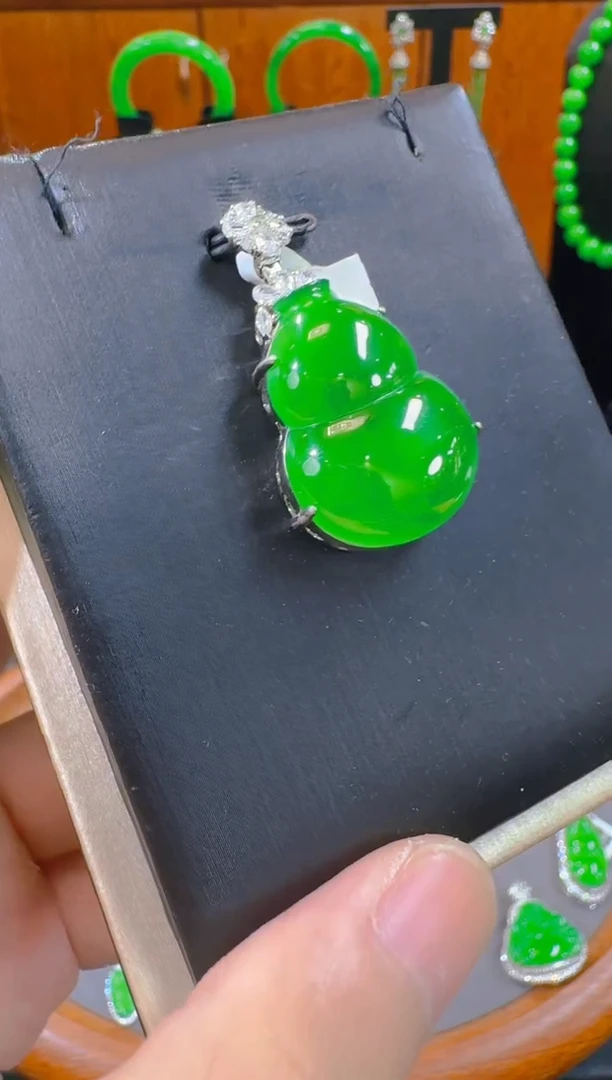 吊坠(赠链)未镶嵌翡翠天然A货翡翠