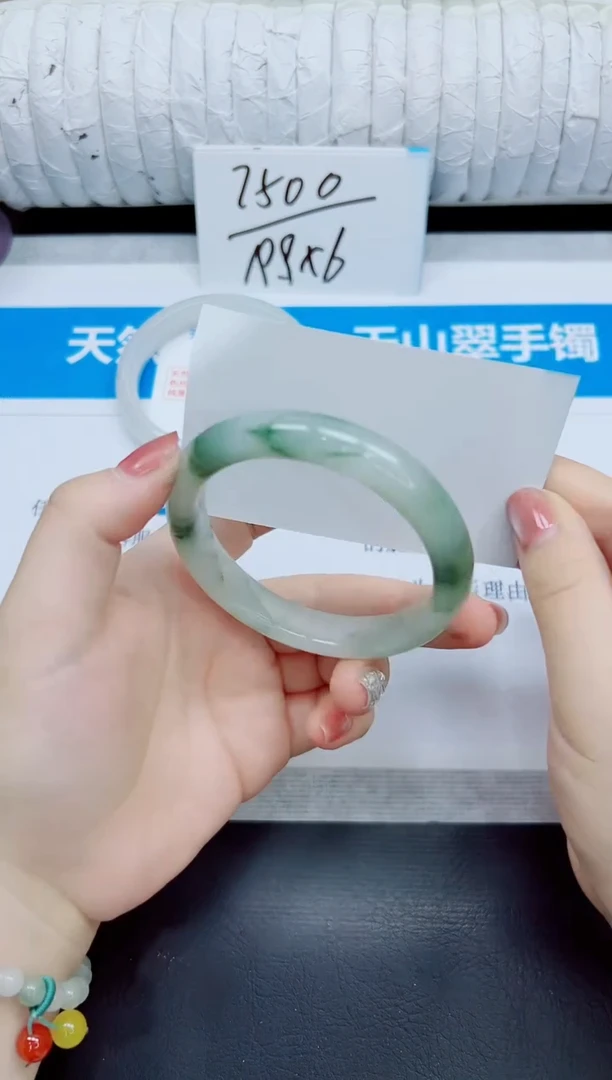 石英质玉手镯未镶嵌168/58