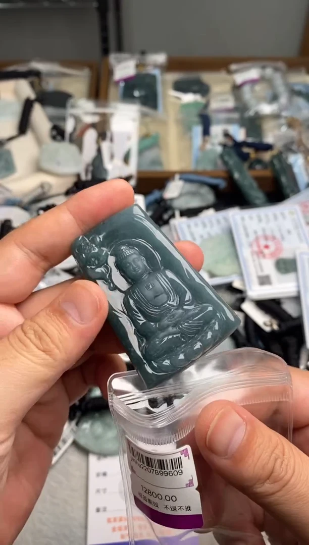 翡翠未镶嵌颈饰多样性发其一