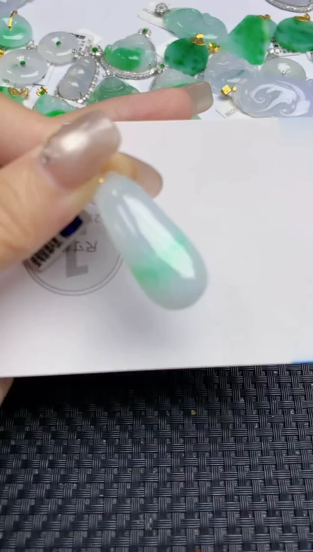 颈饰18K金镶嵌翡翠天然缅甸A货翡翠百元以上9元证书费自理