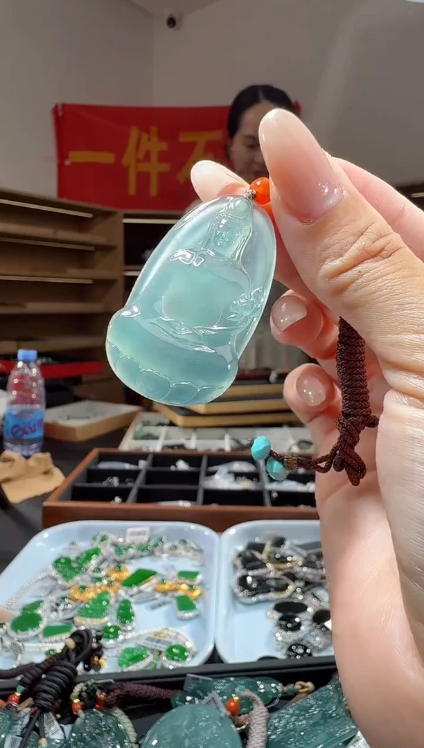 吊坠(不含链)未镶嵌翡翠观音