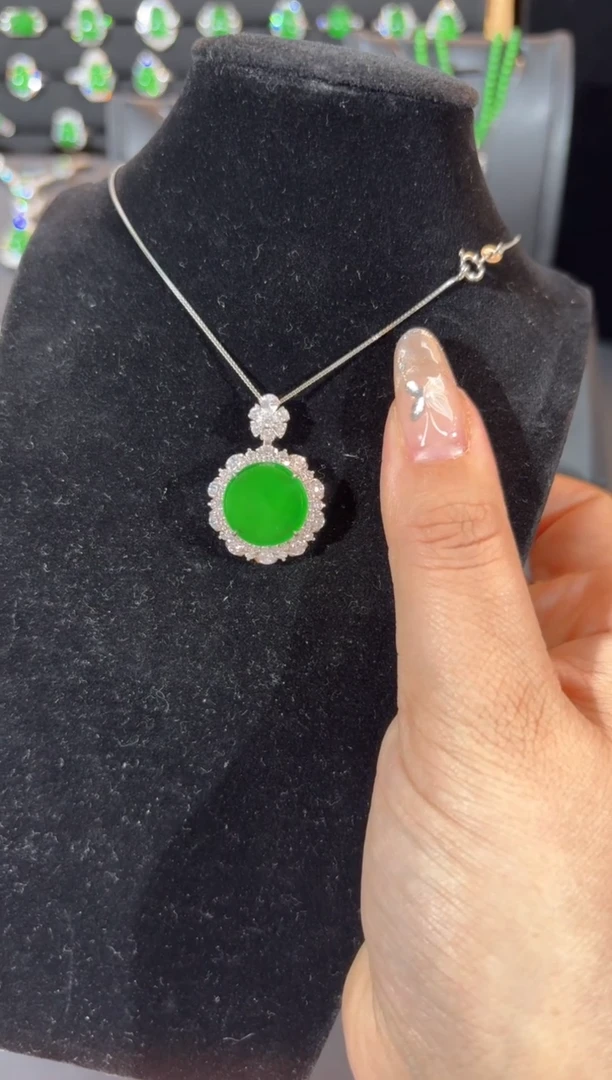 【闪购商品】翡翠颈饰银S925镶嵌天然A货翡翠吊坠