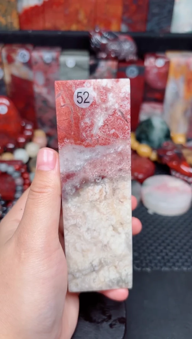 玉52号桂林鸡血玉印章、摆件