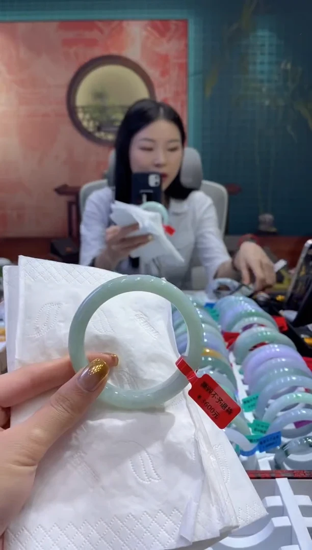 翡翠手镯未镶嵌多人06652