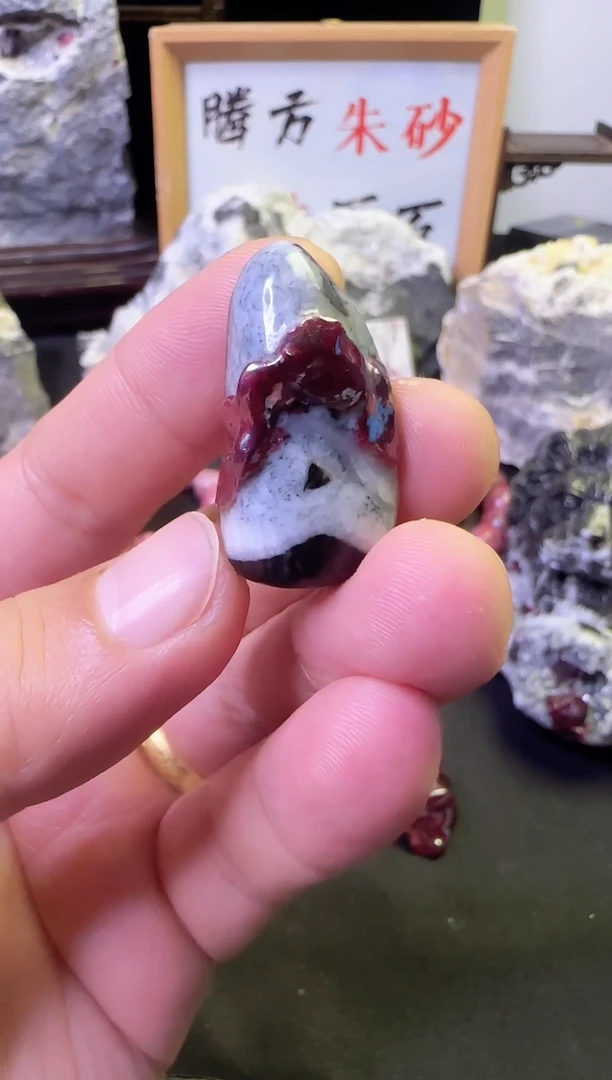 天然辰砂朱砂晶体原石随形吊坠挂件