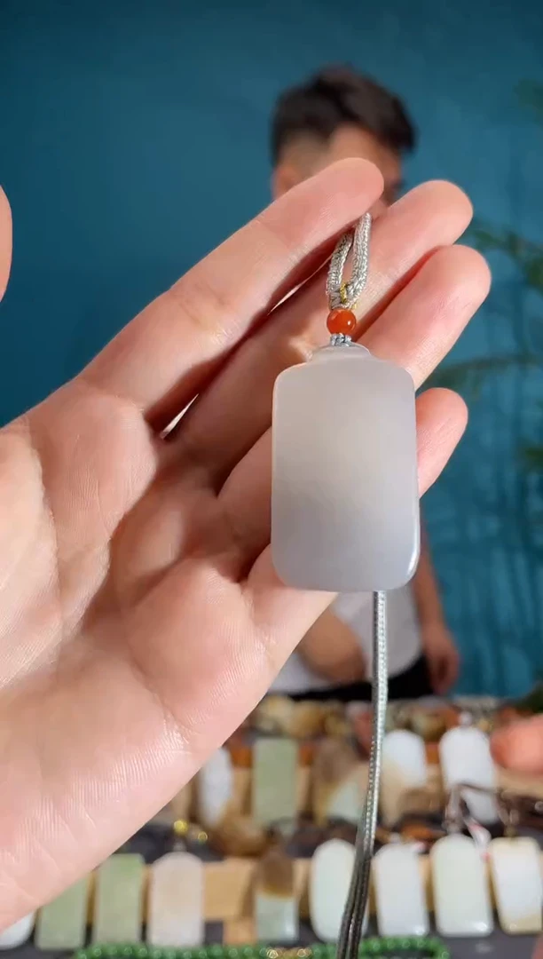 和田玉未镶嵌颈饰1