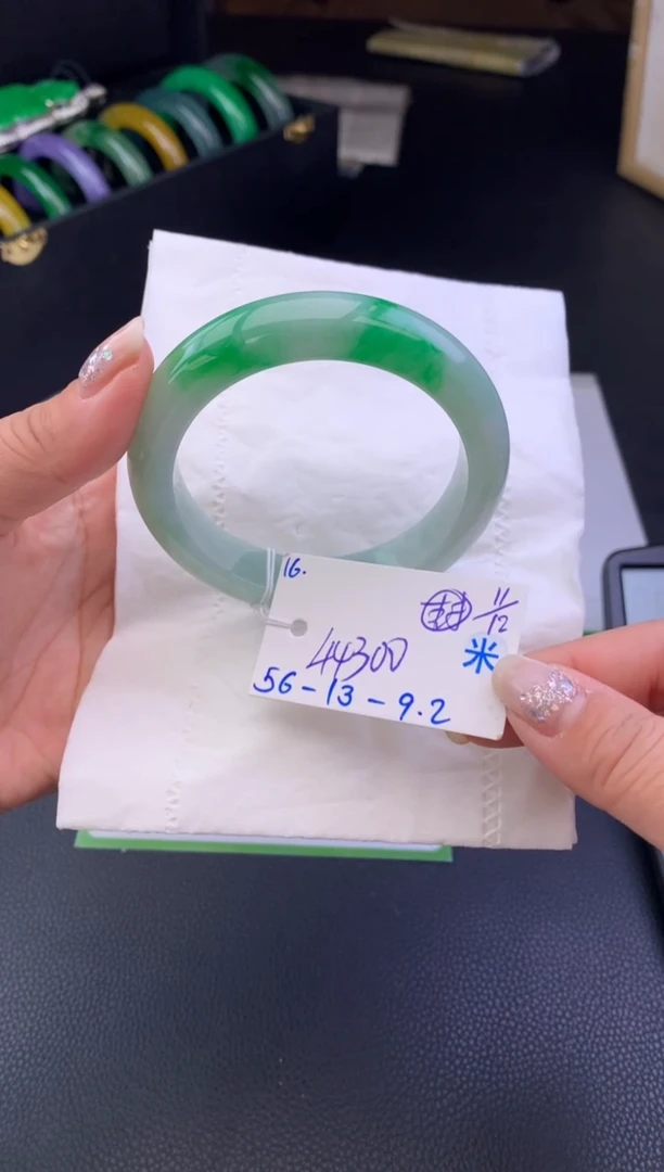 未镶嵌手镯翡翠假一赔三   手镯