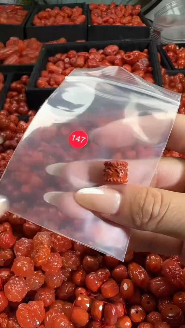 颈饰未镶嵌南红玛瑙1