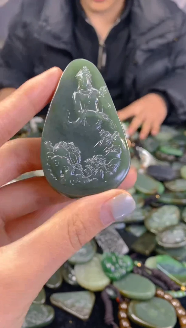 颈饰未镶嵌和田玉1