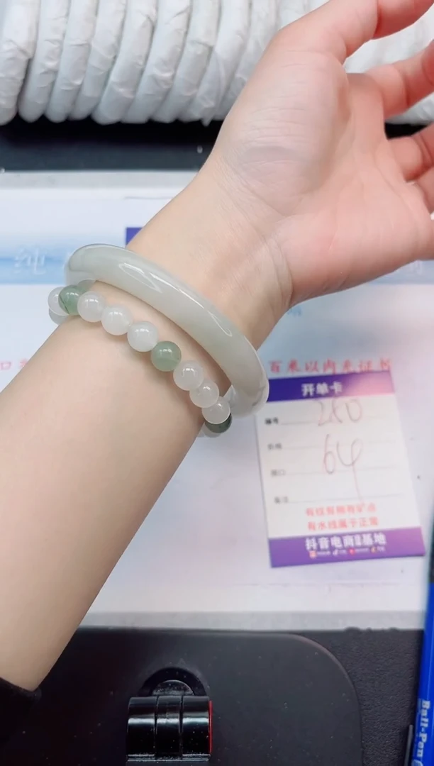 【闪购商品】石英质玉手镯未镶嵌250#64