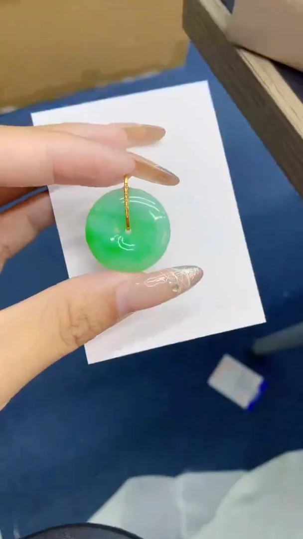 颈饰18K金镶嵌翡翠1