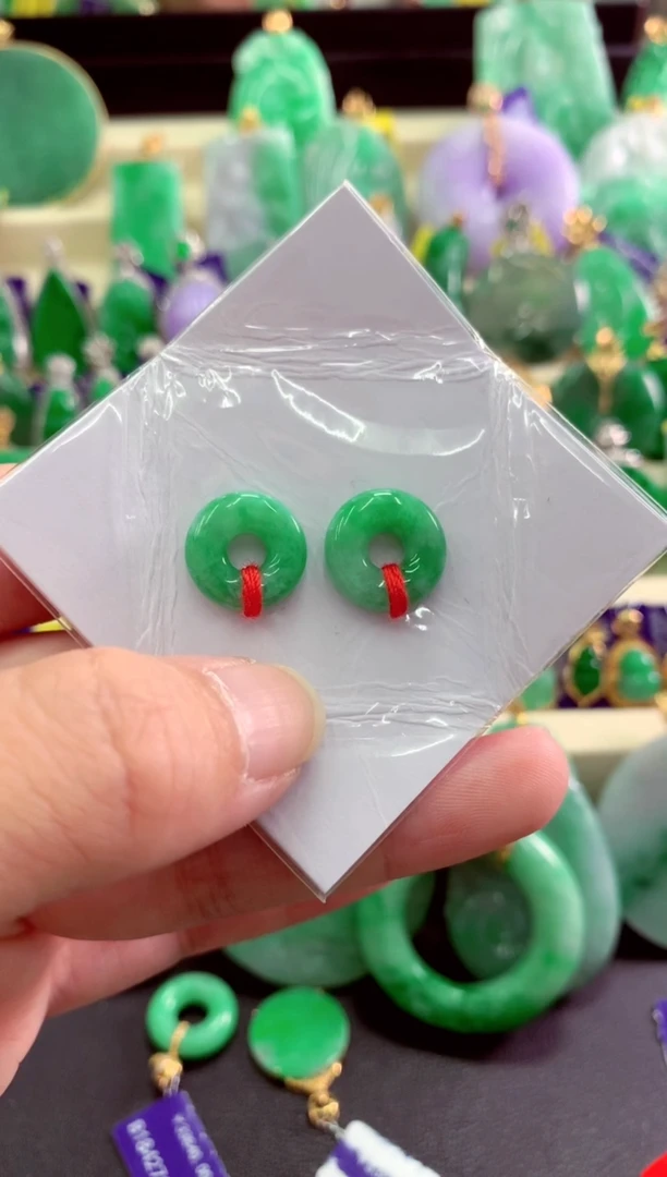 颈饰未镶嵌翡翠挂件