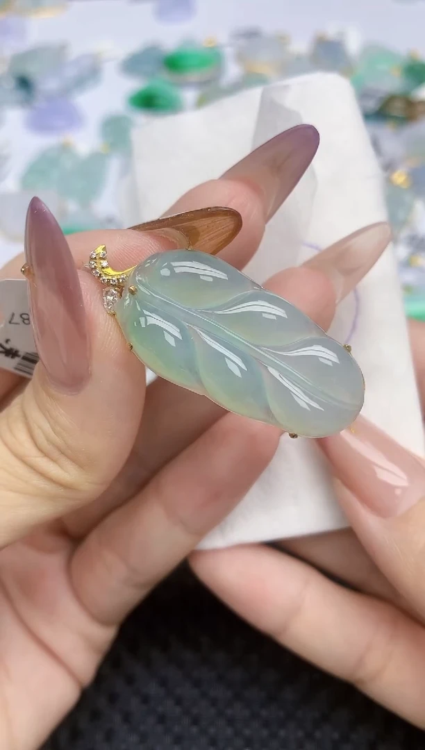 翡翠18K金镶嵌颈饰113   天然翡翠A货  百元以上9米证书费自理