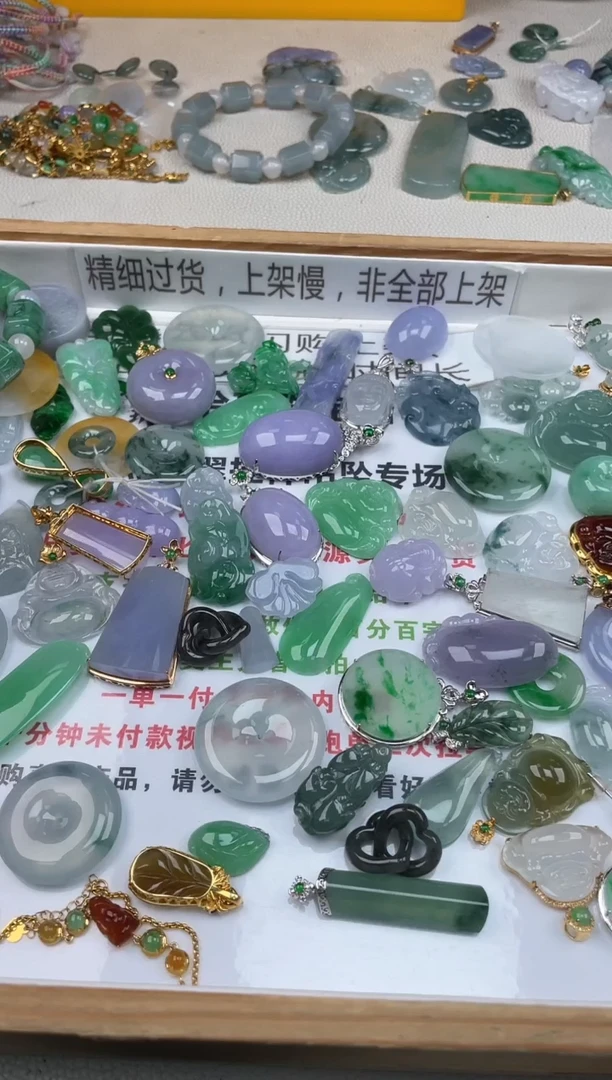 颈饰未镶嵌翡翠包*姐翡翠挂件