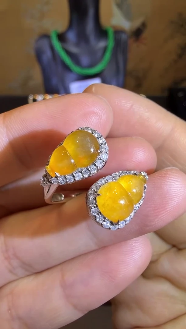 【闪购商品】翡翠戒指18K金镶嵌冰糖黄双葫芦戒指