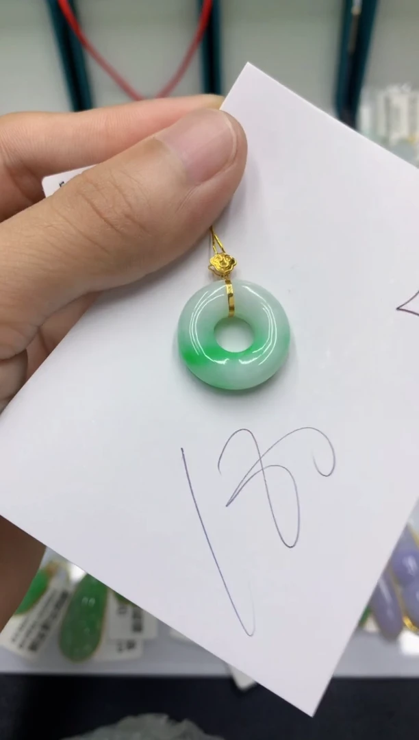 翡翠18K金镶嵌颈饰翡翠