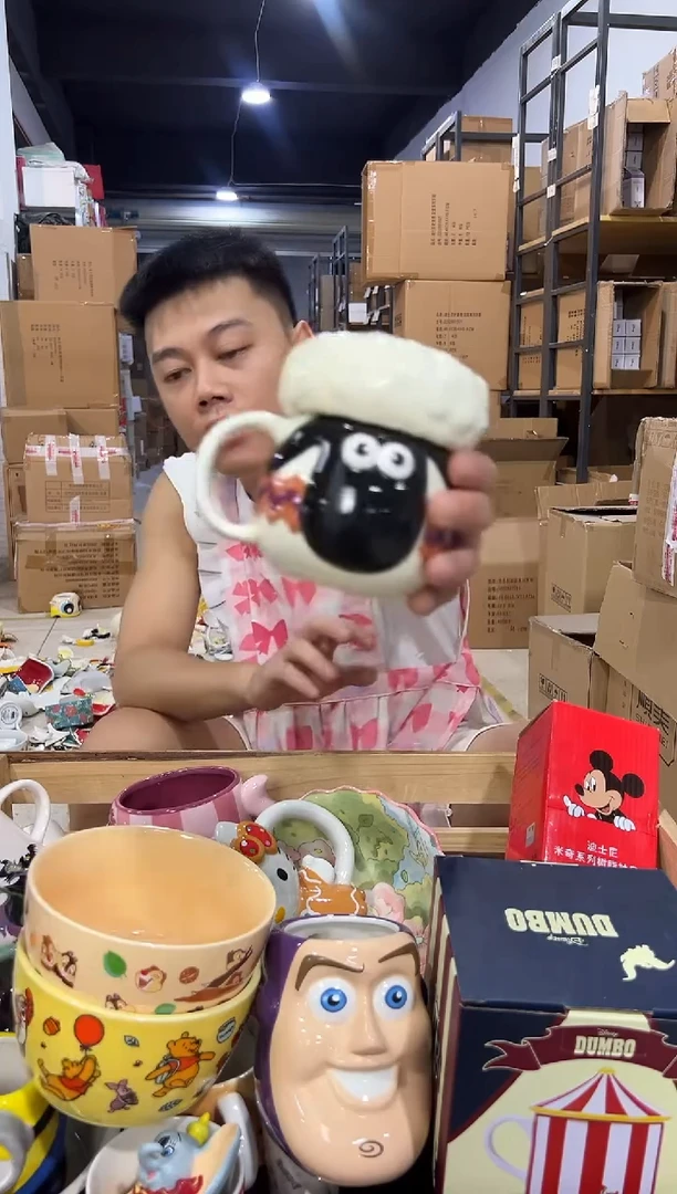 瓷片小羊肖恩带盖杯