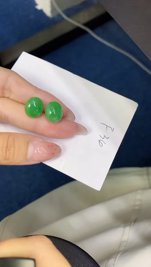 翡翠18K金镶嵌颈饰缅甸天然翡翠A货