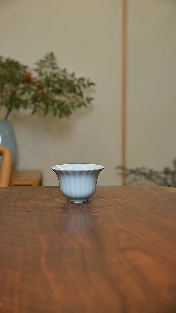 青隽杯 天青 微瑕 朱家汝窑款