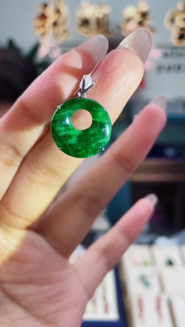 【闪购商品】翡翠颈饰18K金镶嵌吊坠