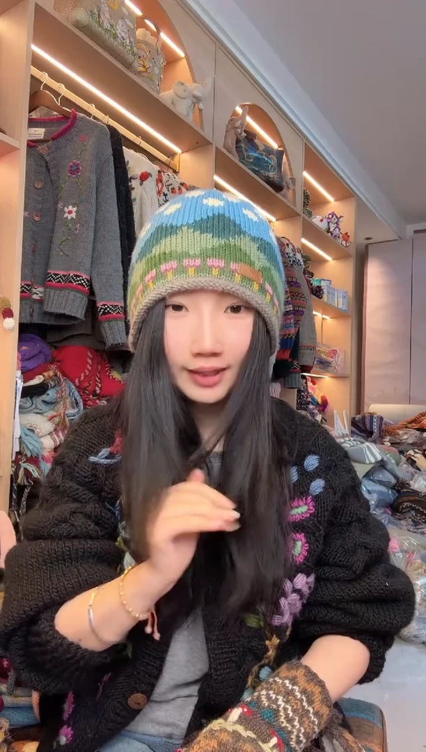羊毛蓝天白云卷边帽