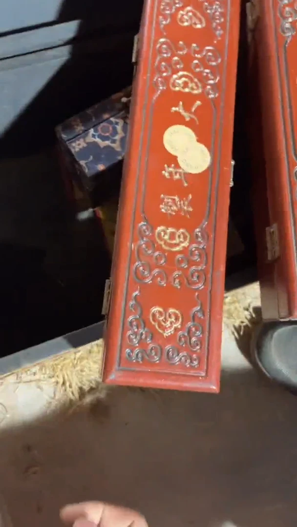 香榧木（1个开封红色雕刻小盒子）