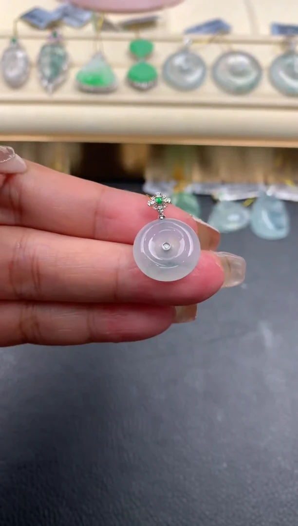 【闪购商品】翡翠颈饰18K金镶嵌D565