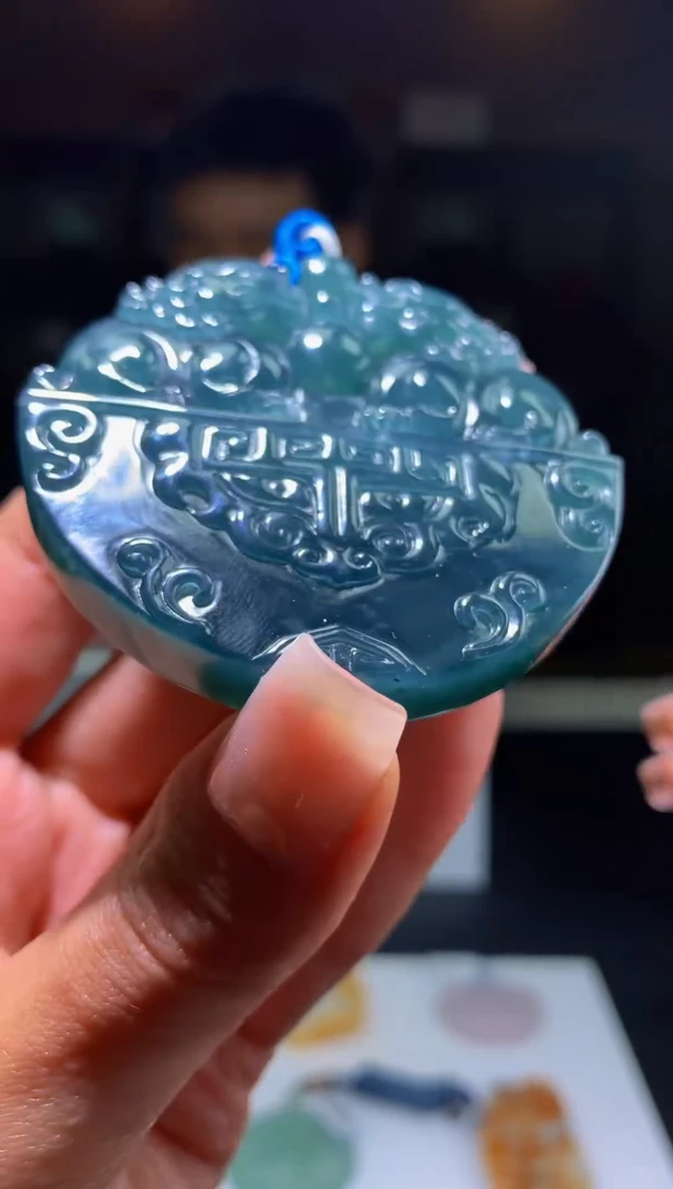 翡翠未镶嵌颈饰净货