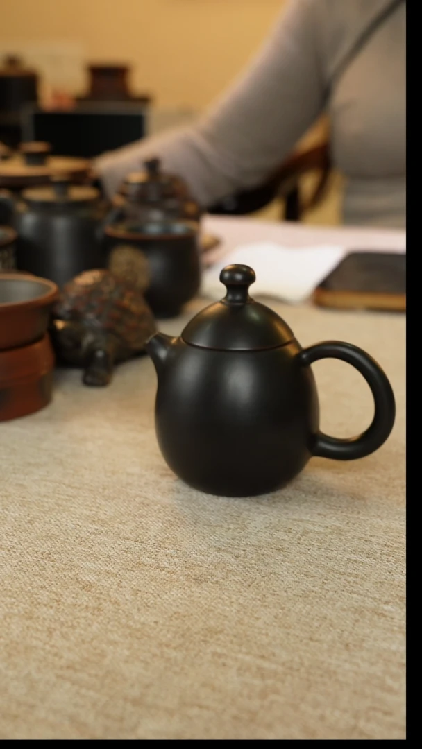 向**?广西陶礼坭兴陶龙蛋素壶
