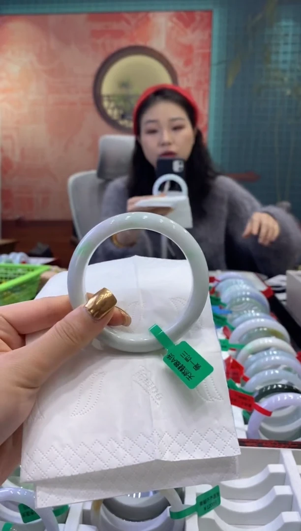 【闪购商品】翡翠手镯未镶嵌多人05107