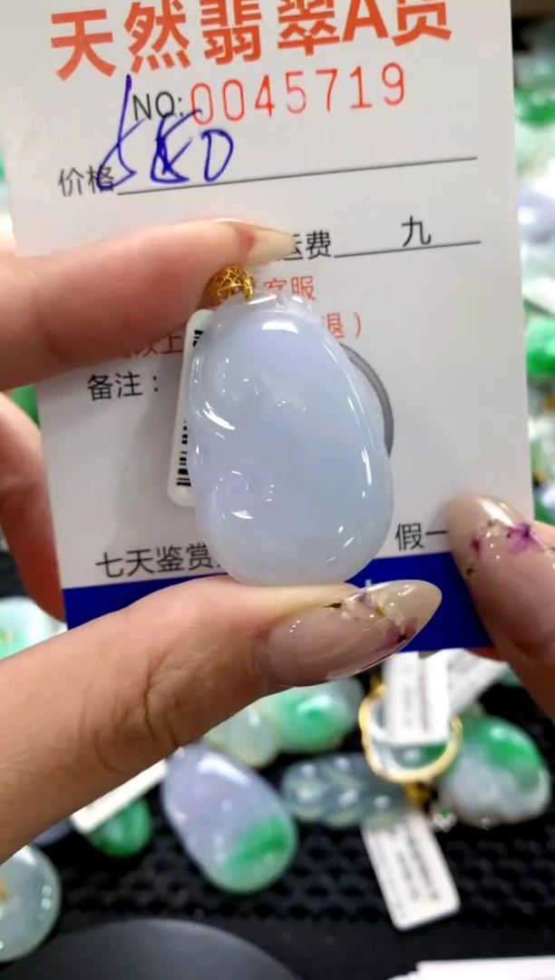 翡翠18K金镶嵌颈饰1111111111111111