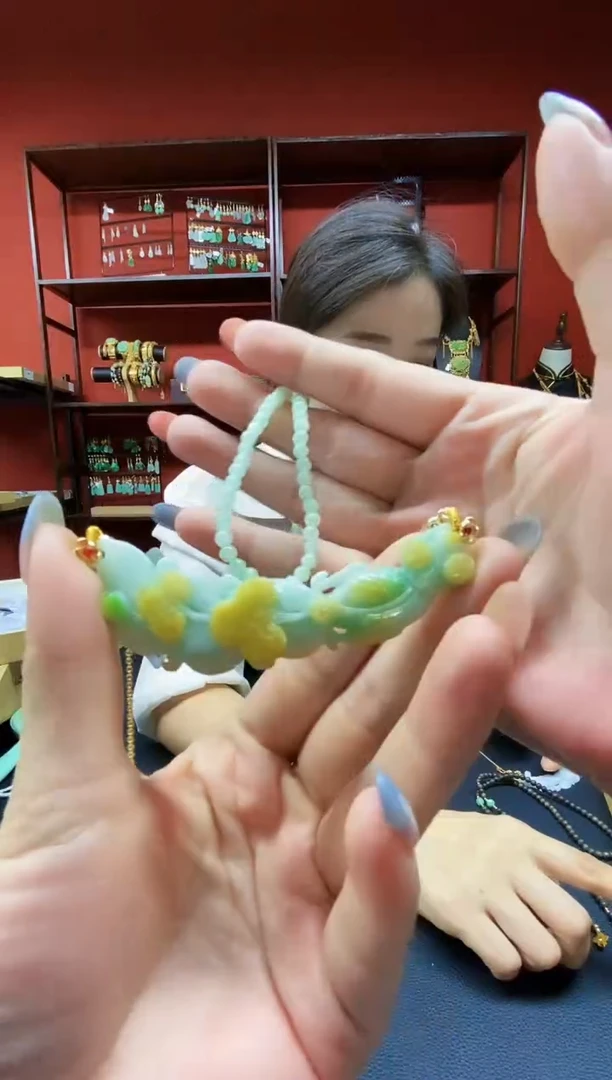 颈饰未镶嵌翡翠吊坠