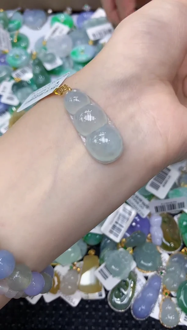 翡翠18K金镶嵌颈饰111111111