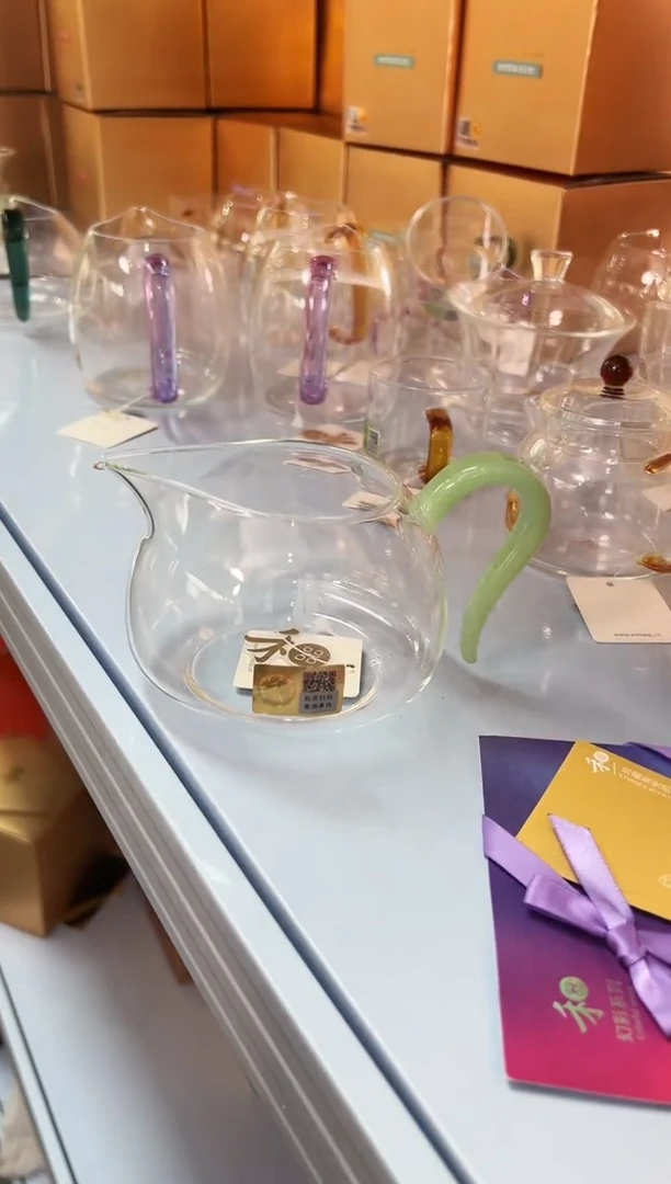 禾器淡然公道浅玉色