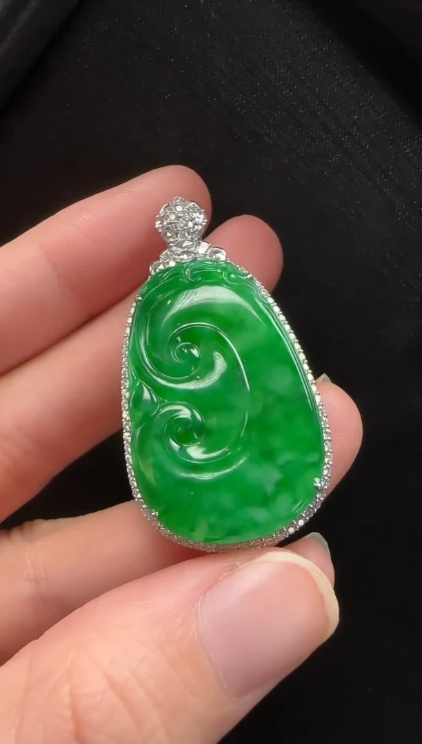 颈饰18K金镶嵌翡翠652如意一个