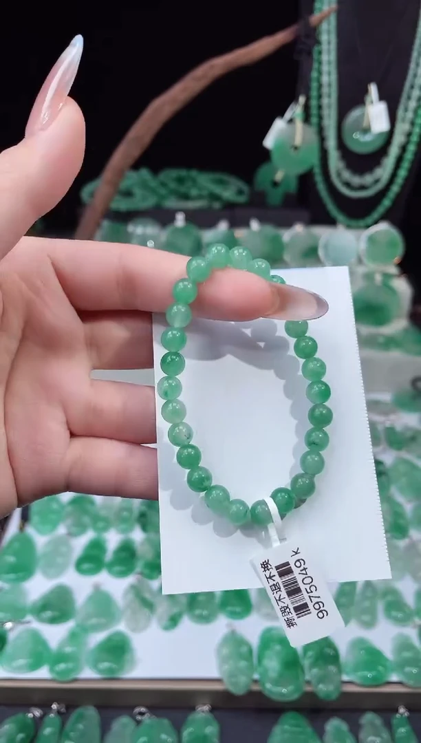 吊坠(赠链)未镶嵌石英质玉（非洲翠）13.61手串