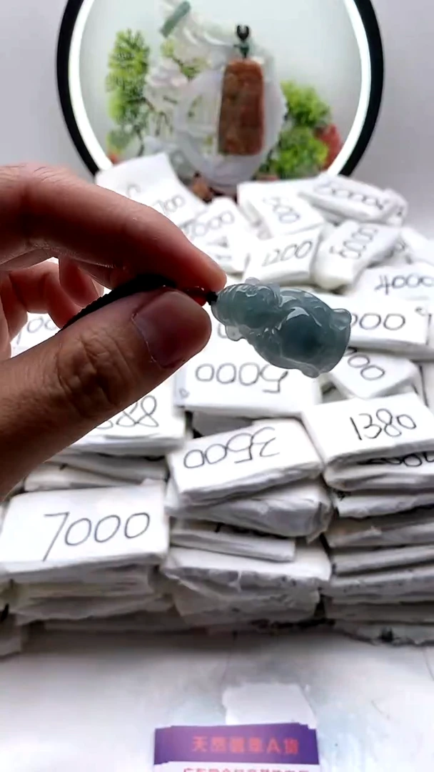 翡翠未镶嵌颈饰小财神