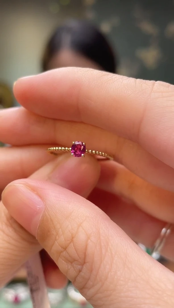 18K金镶嵌戒指红宝石主石：0.26ct