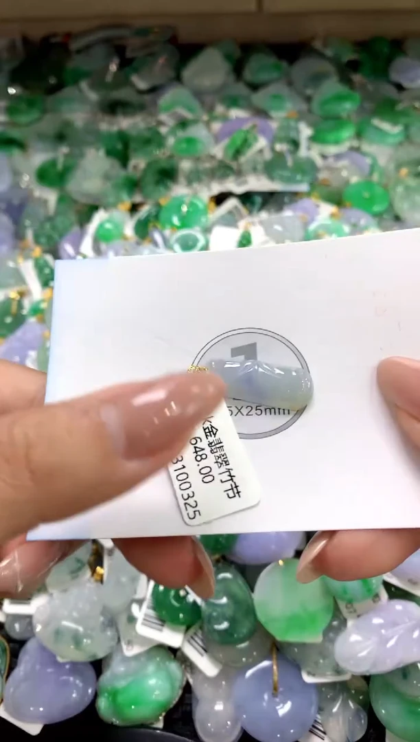 颈饰18K金镶嵌翡翠1111111111111111