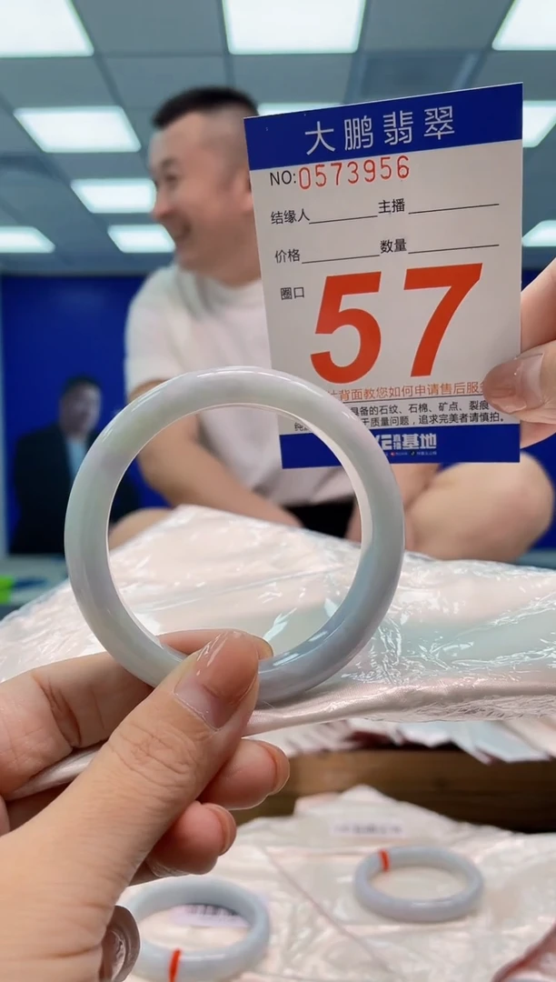 翡翠手镯未镶嵌AAAAAAAA