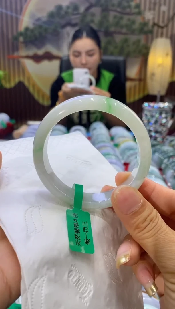 【闪购商品】翡翠手镯未镶嵌多人05730