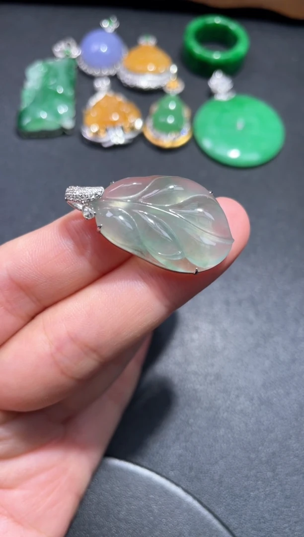 颈饰18K金镶嵌翡翠7