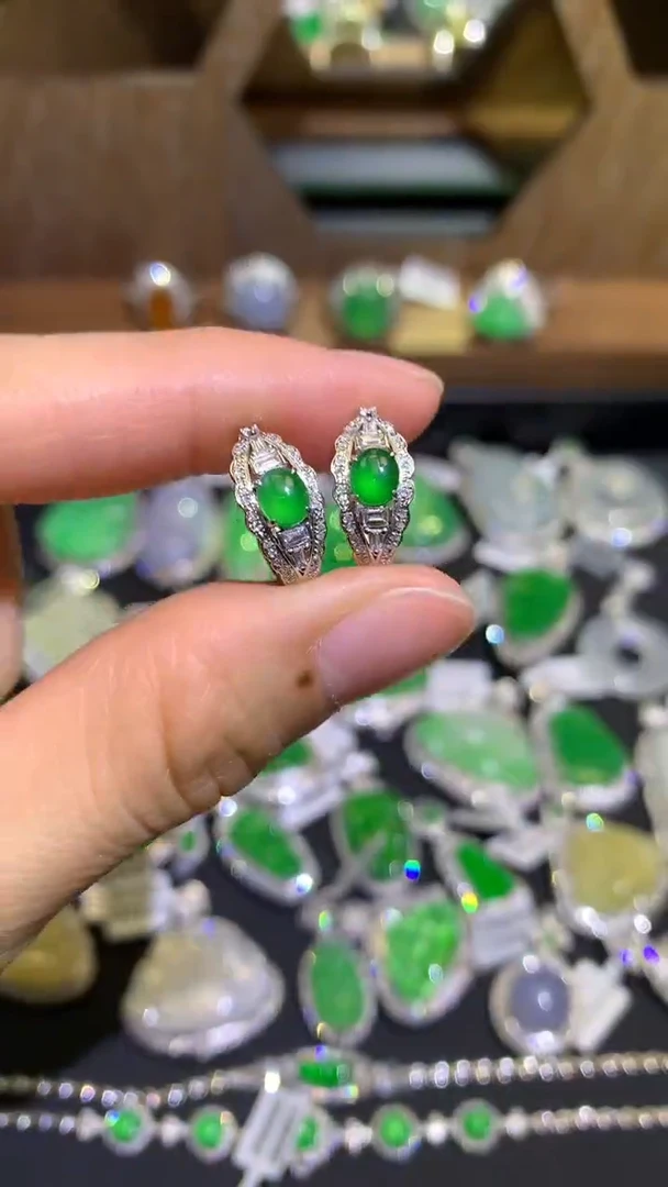 【闪购商品】翡翠吊坠(不含链)18K金镶嵌耳包