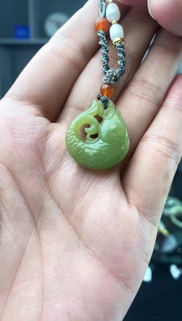 和田玉未镶嵌颈饰1