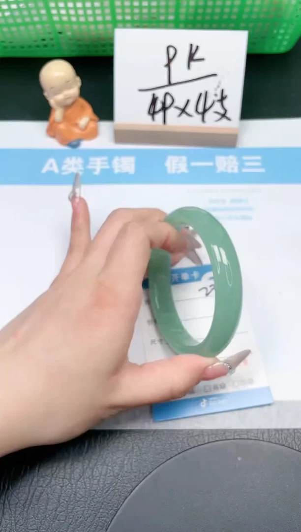 【闪购商品】石英质玉手镯未镶嵌203-64