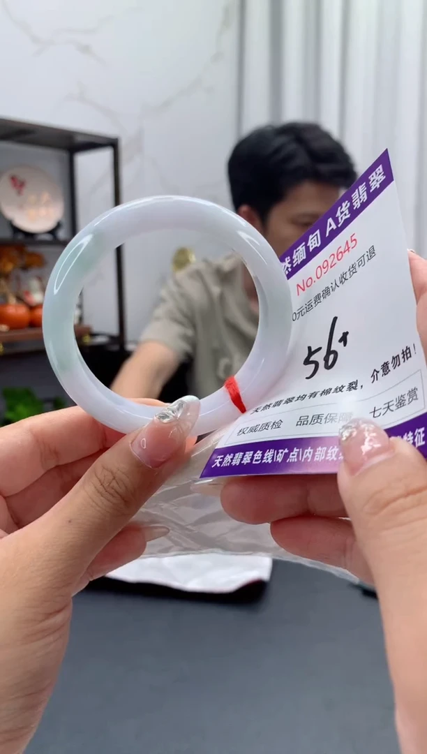 未镶嵌手镯翡翠有纹，完美者勿拍